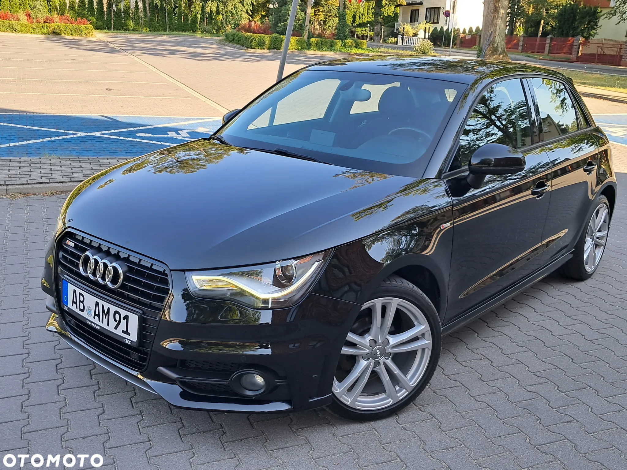 Audi A1 Sportback 1.6 TDI S line Sportpaket - 4