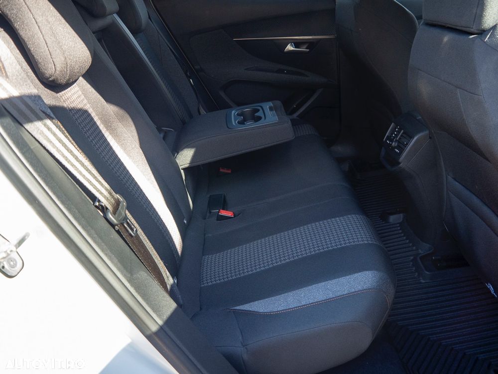 Peugeot 3008 1.2 PureTech Turbo S&S EAT6 Active - 5