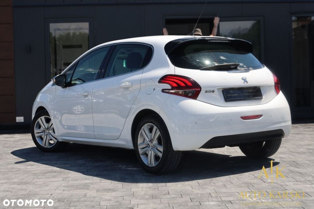 Peugeot 208 - 6