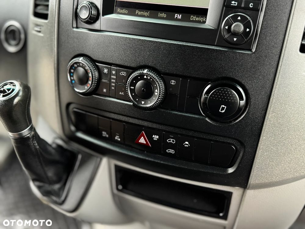 Mercedes-Benz SPRINTER 319 - 29