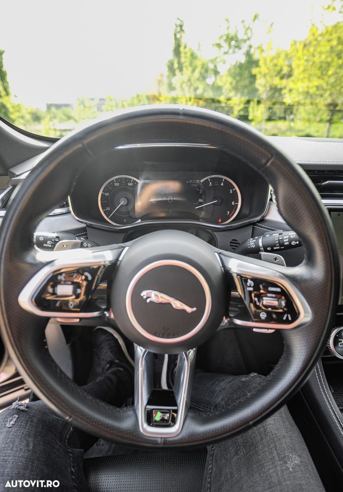 Jaguar F-Pace - 11
