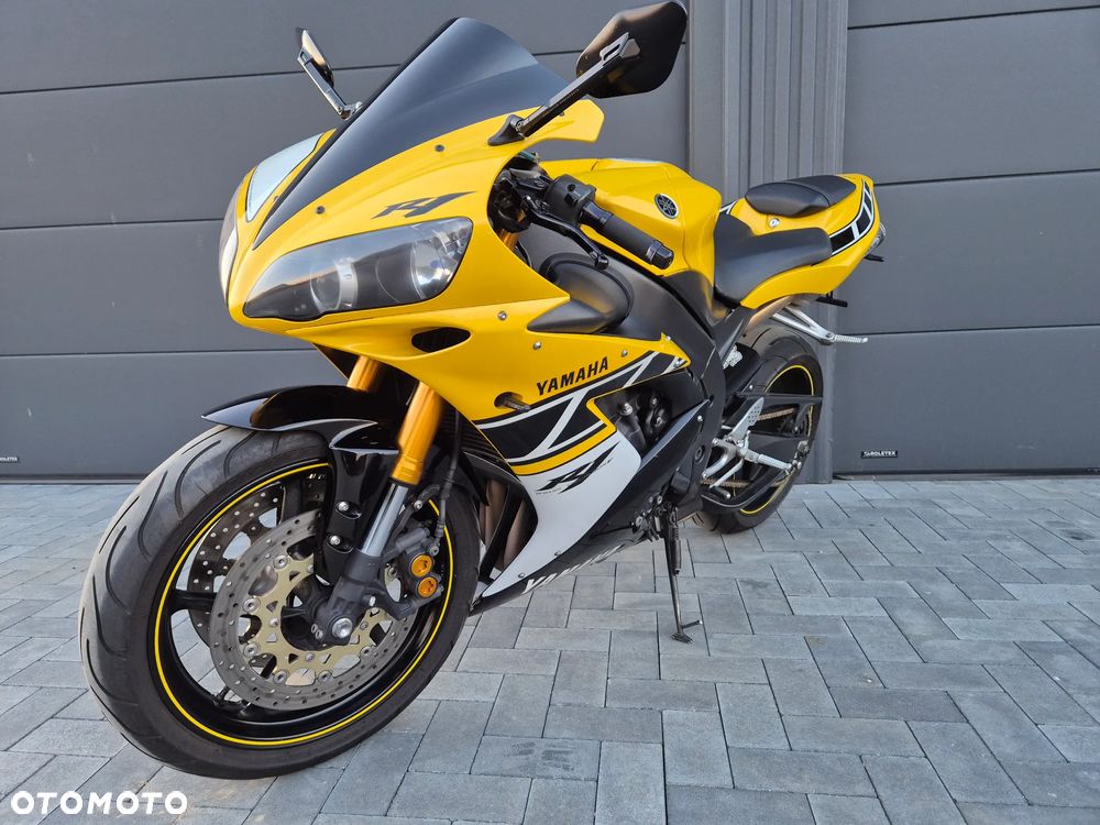 Yamaha R1 - 26