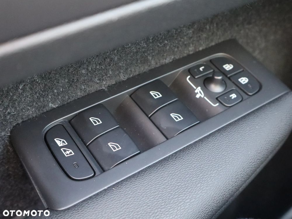 Volvo XC 40 D4 AWD R-Design - 24