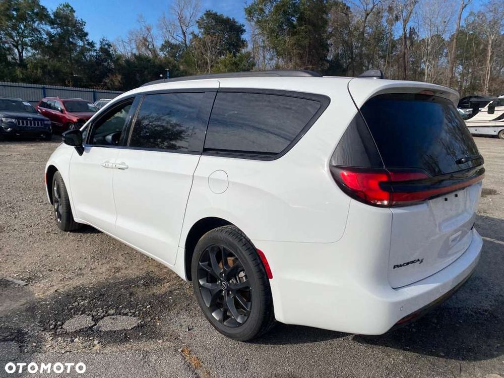 Chrysler Pacifica - 6