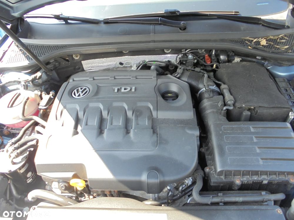 Volkswagen Passat Variant 2.0 TDI SCR BlueMotion Highline - 32