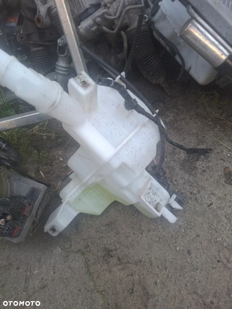 MAZDA 3 09-13 BL ZBIORNICZEK SPRYSKIWACZY BBM467480