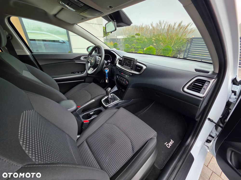 Kia Ceed - 8