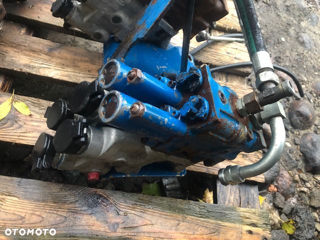 Ford New Holland - Rozdzielacz Hydrauliczny - 4