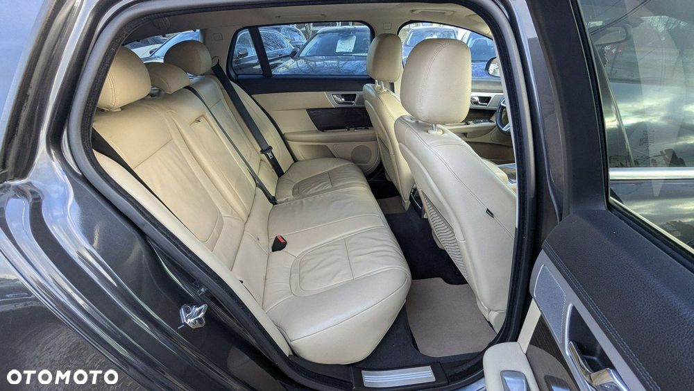 Jaguar XF - 18