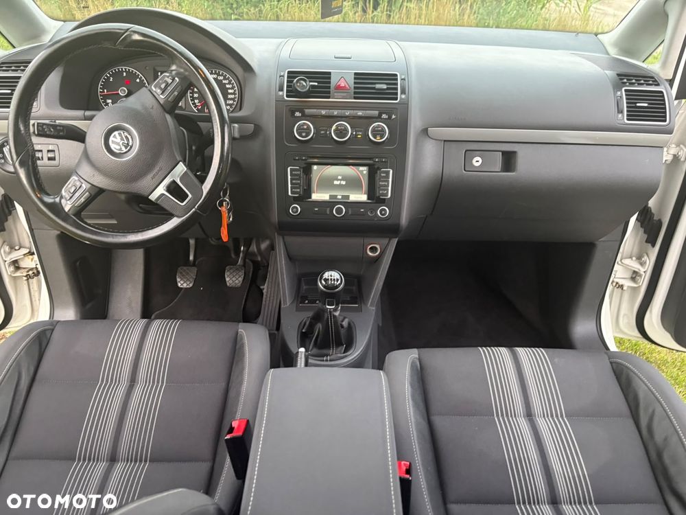 Volkswagen Touran - 4