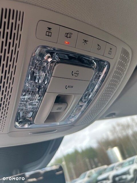 Mercedes-Benz GLS - 32