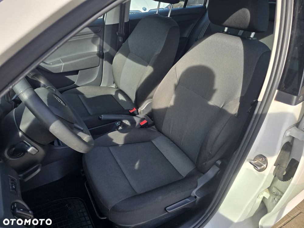Skoda RAPID - 12