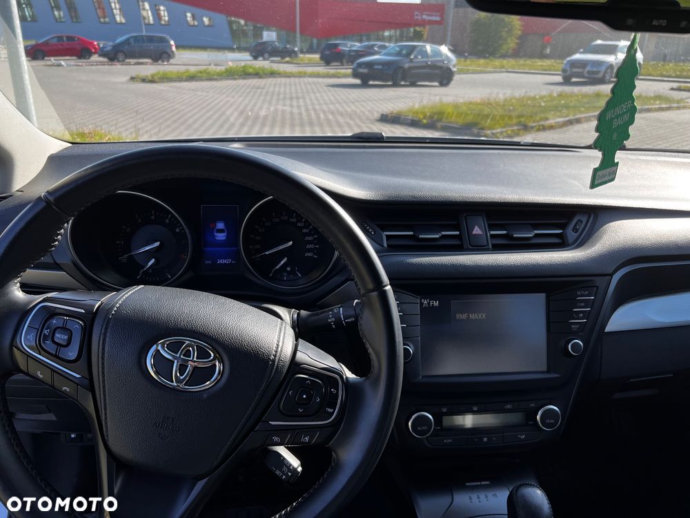 Toyota Avensis 1.8 Premium MS - 10