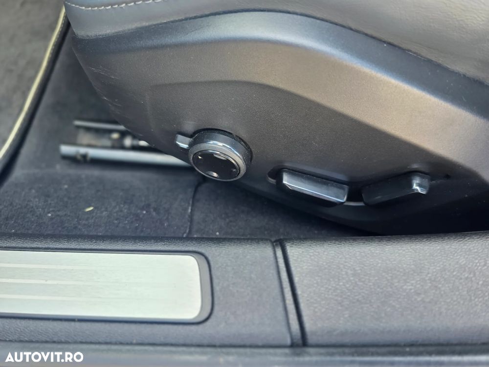 Volvo S60 B4 MHEV AT Plus Dark - 14