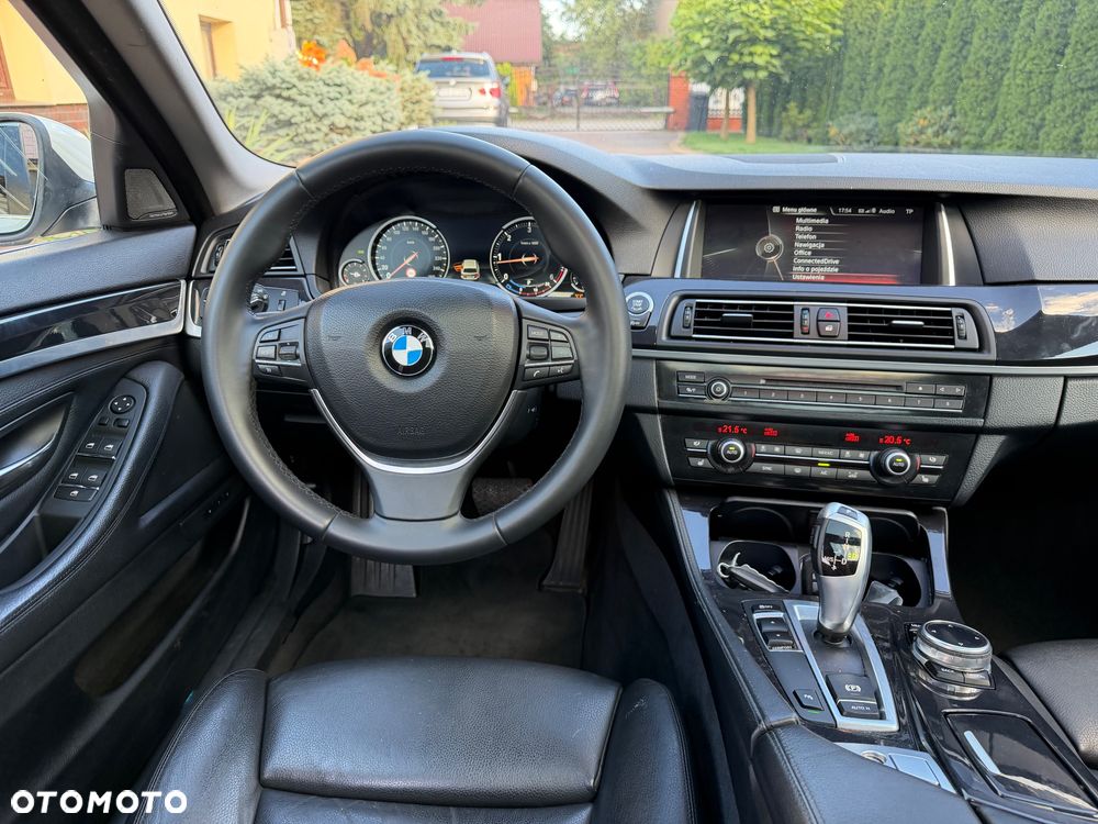 BMW Seria 5 525d Luxury Line - 24