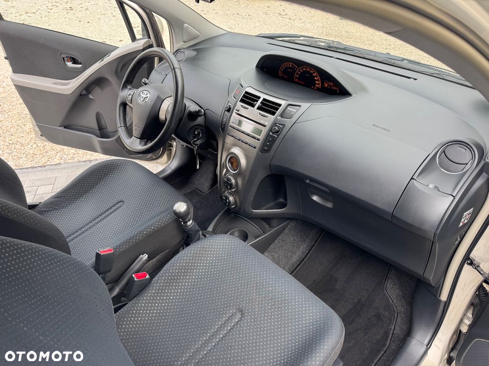 Toyota Yaris 1.33 Prestige - 24