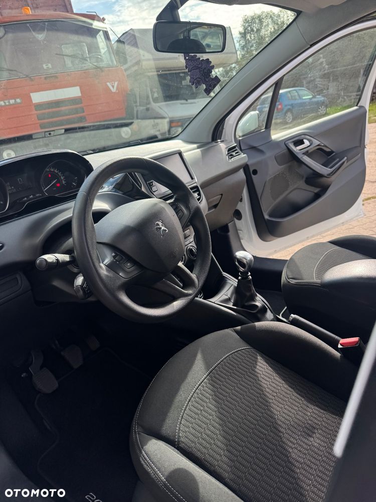 Peugeot 208 - 18