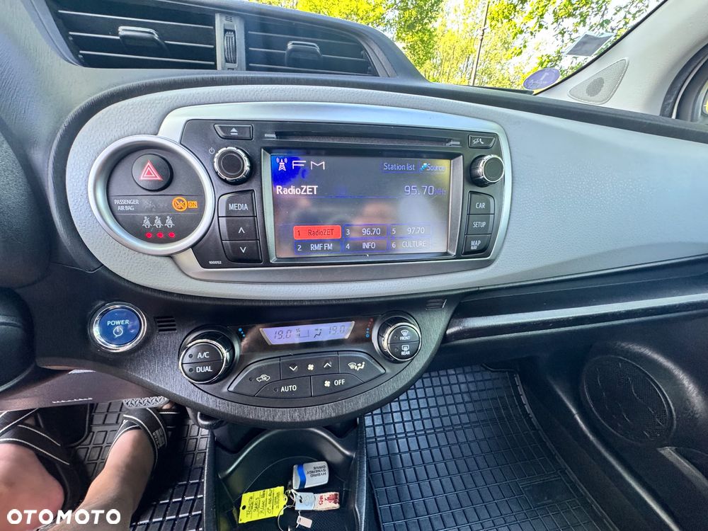 Toyota Yaris 1.5 VVT-i Team Deutschland - 16