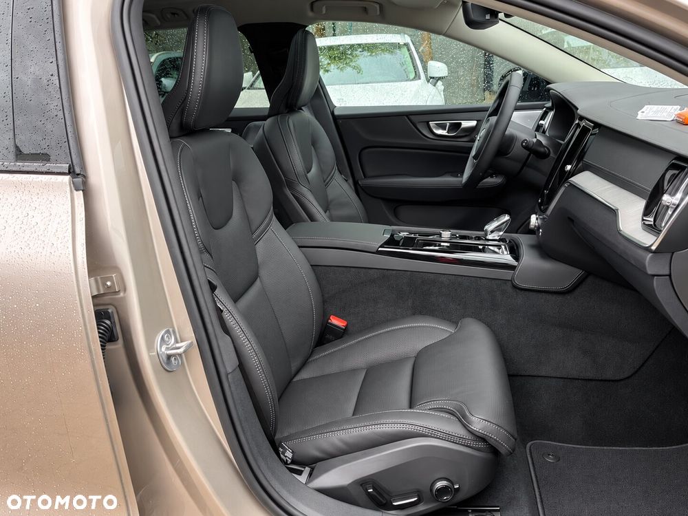 Volvo V60 T6 AWD Ultra Dark - 4