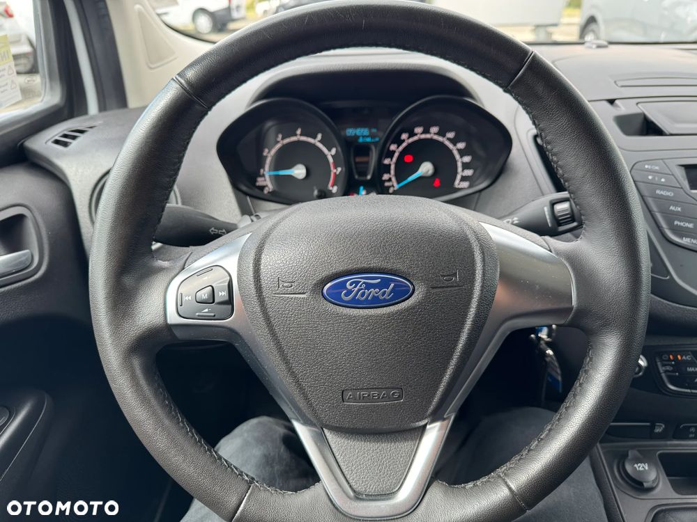 Ford Transit Courier - 19