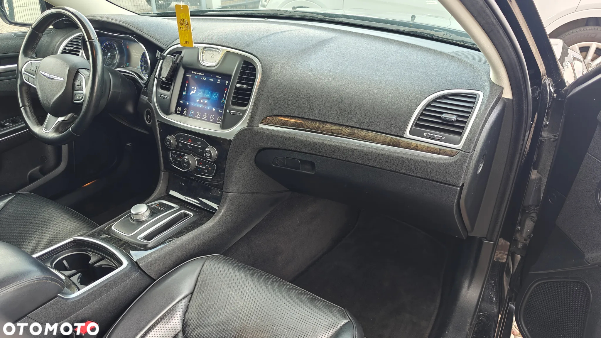Chrysler 300C - 11