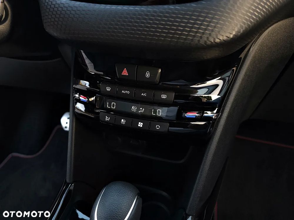 Peugeot 2008 BlueHDi 120 EAT6 Black Edition - 29