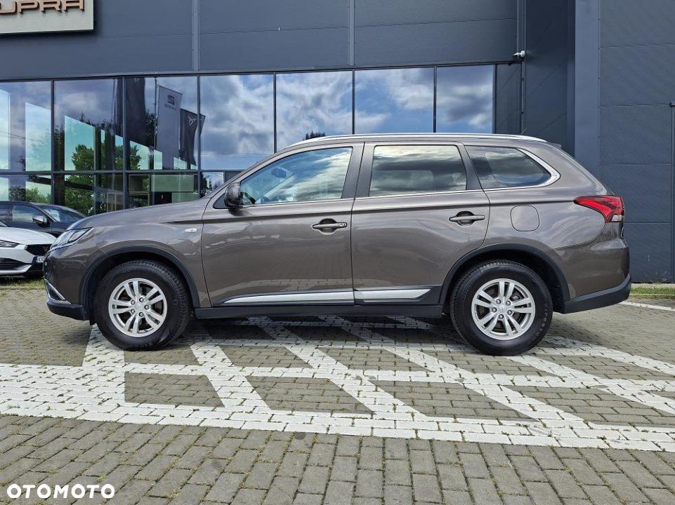Mitsubishi Outlander - 2