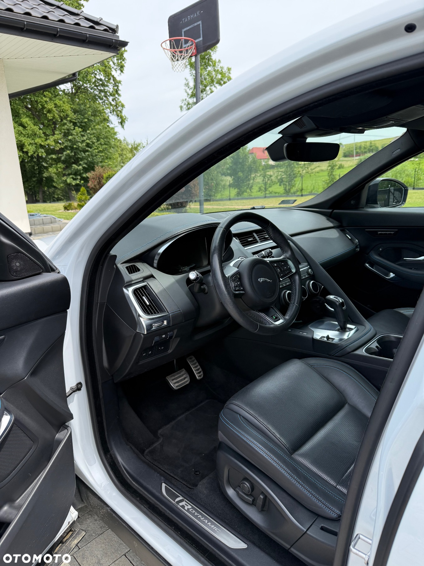 Jaguar E-Pace P250 AWD R-Dynamic SE - 8