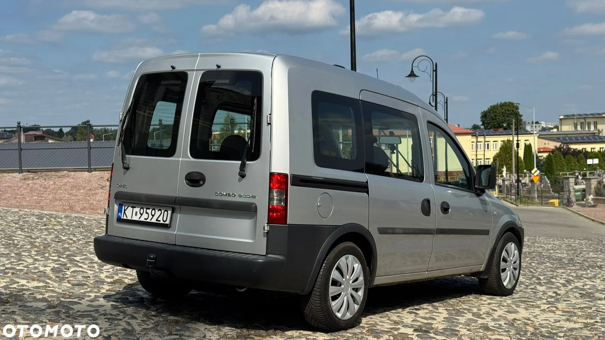 Opel Combo Tour 1.6 CNG Cosmo - 11