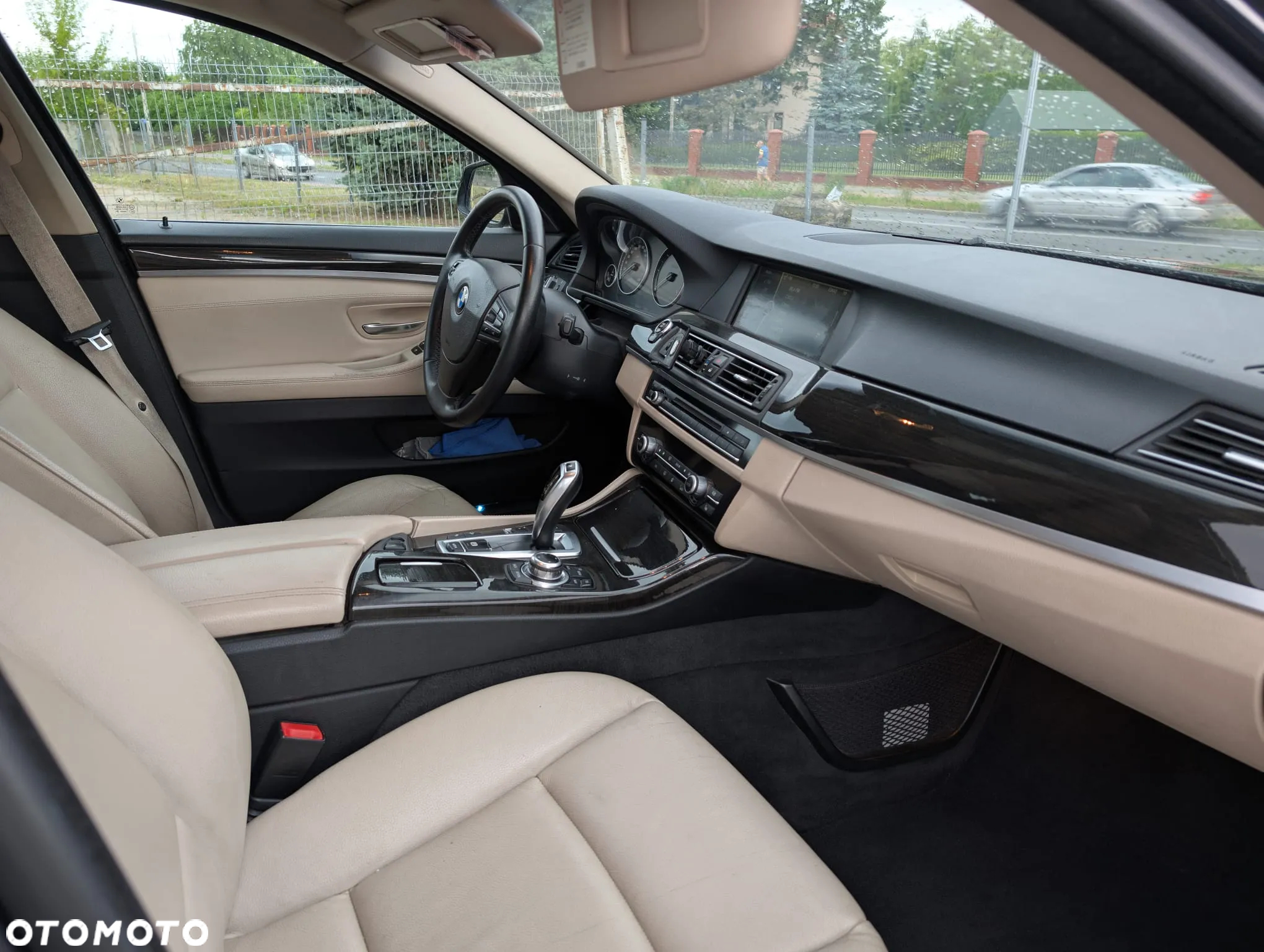 BMW Seria 5 530d xDrive Touring - 11