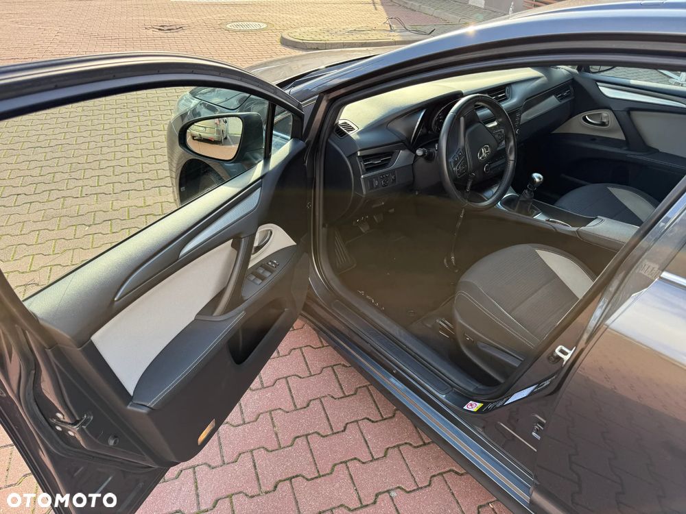 Toyota Avensis 2.0 D-4D Premium - 9