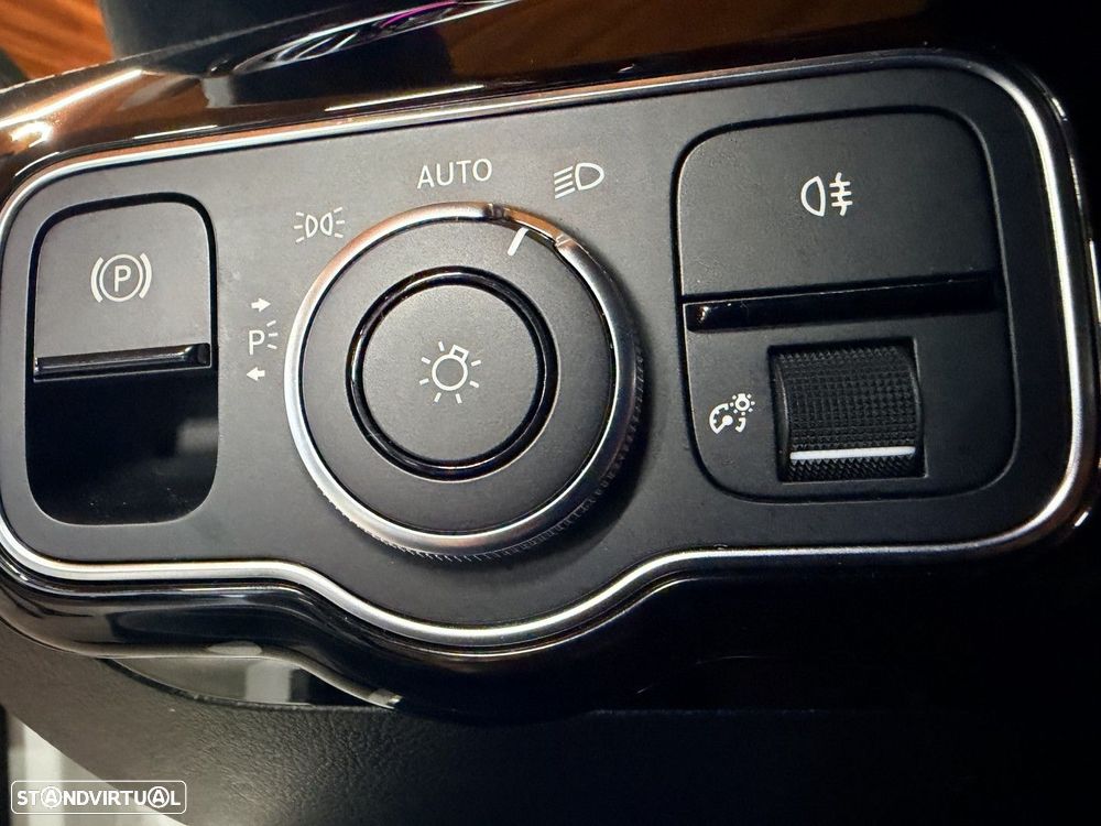 Mercedes-Benz A 180 AMG Line - 21