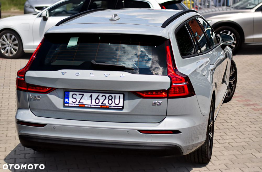 Volvo V60 B3 B DKG Momentum Pro - 34