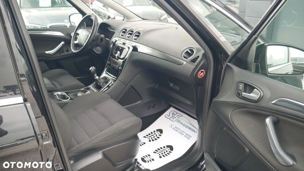 Ford S-Max - 12