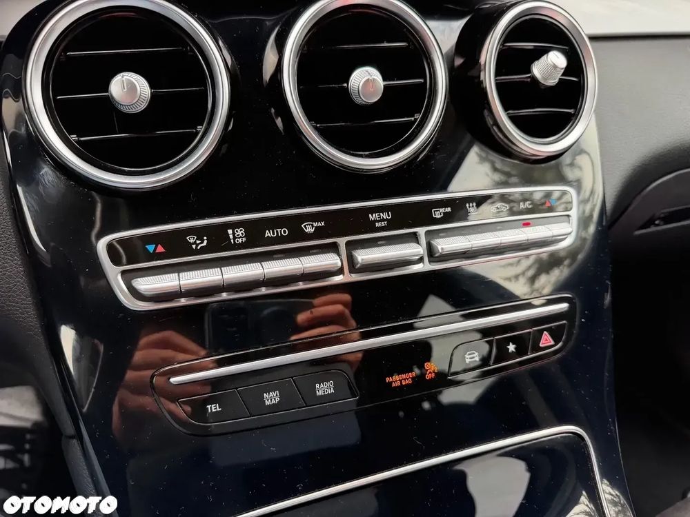 Mercedes-Benz GLC 300 e 4-Matic - 31