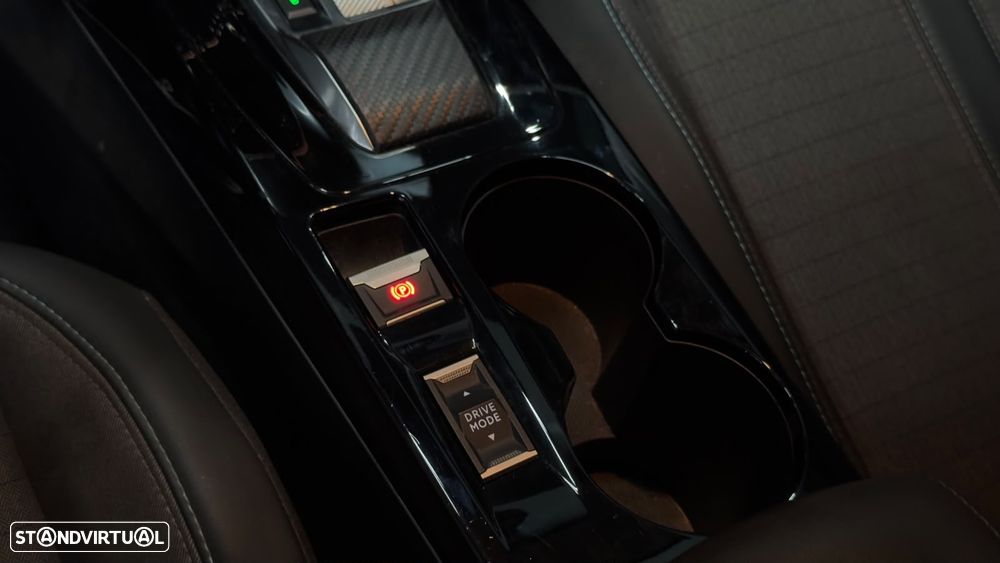 Peugeot e-208 Allure Pack - 32