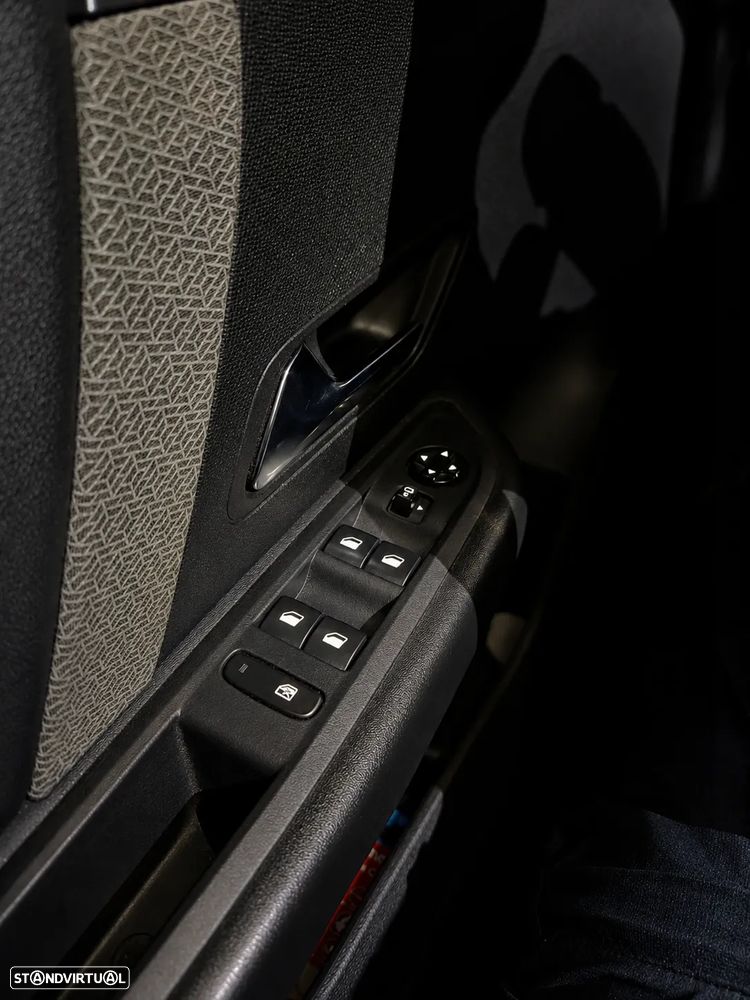 Citroën C4 1.2 PureTech Shine Pack EAT8 - 3