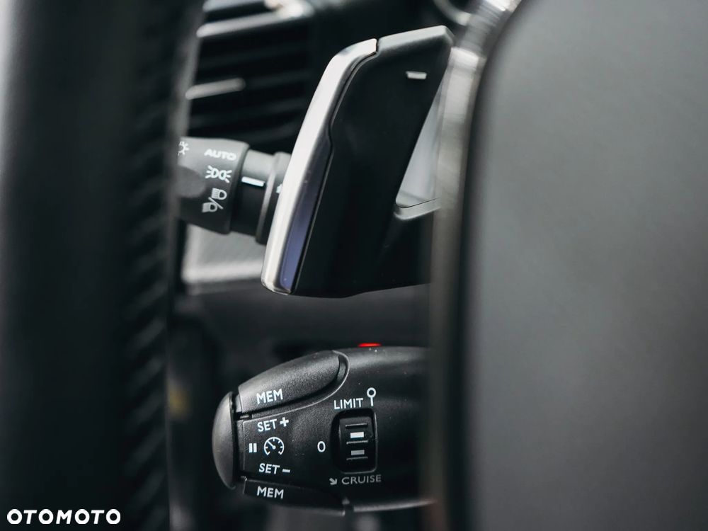 Peugeot 2008 1.5 BlueHDi Allure S&S EAT8 - 21