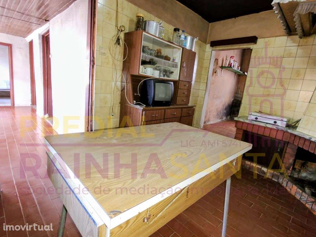 Moradia com pátio, telheiro e 1500 m2 de terreno -15km de Coimbra - Grande imagem: 2/13