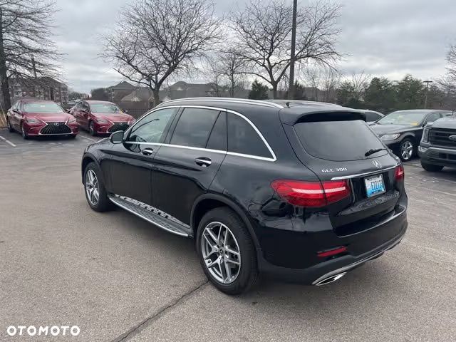 Mercedes-Benz GLC 300 4Matic 9G-TRONIC AMG Line - 3
