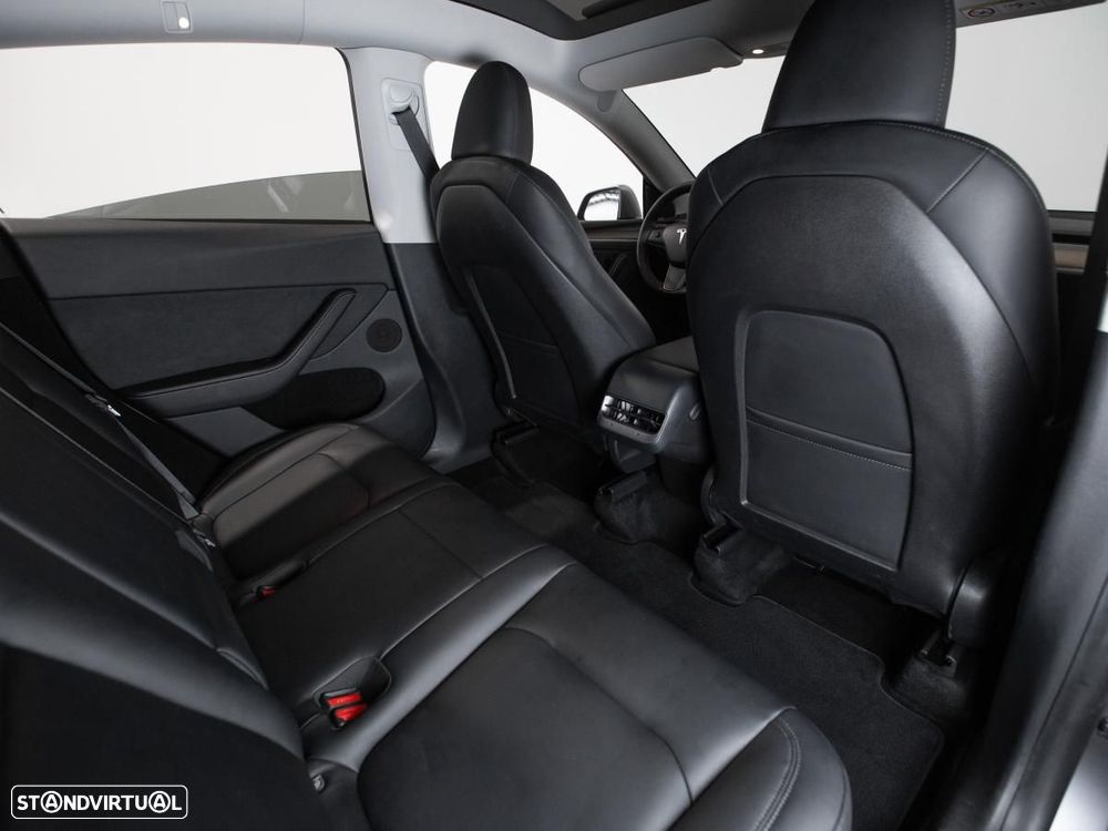 Tesla Model Y Long Range Dual Motor AWD - 10