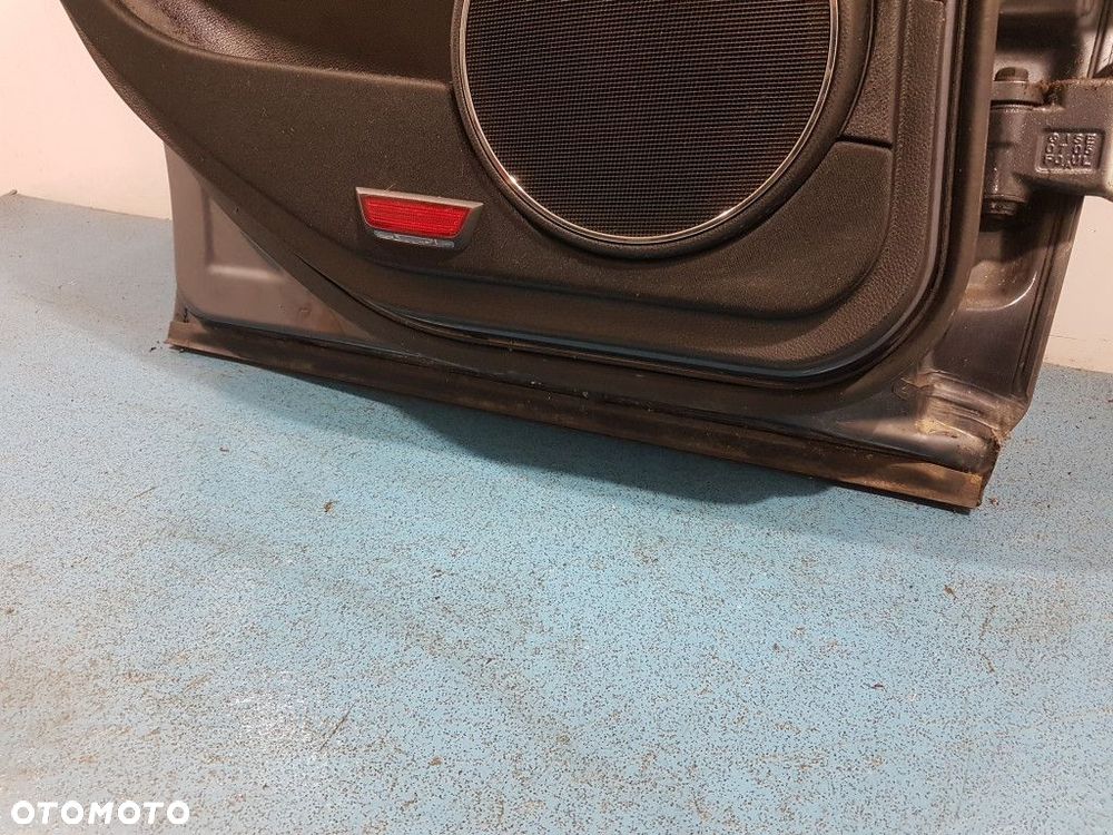 MERCEDES W204 DRZWI TYŁ LEWE 755 - 13