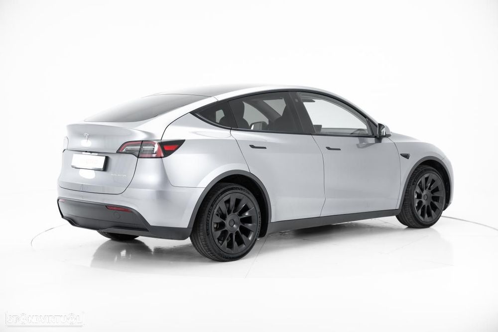 Tesla Model Y Long Range Dual Motor AWD - 4