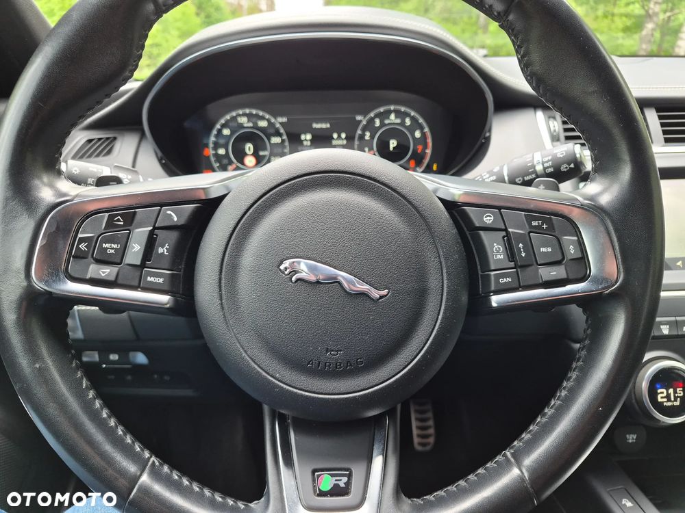 Jaguar E-Pace 2.0 P250 mHEV AWD R-Dynamic Black - 11