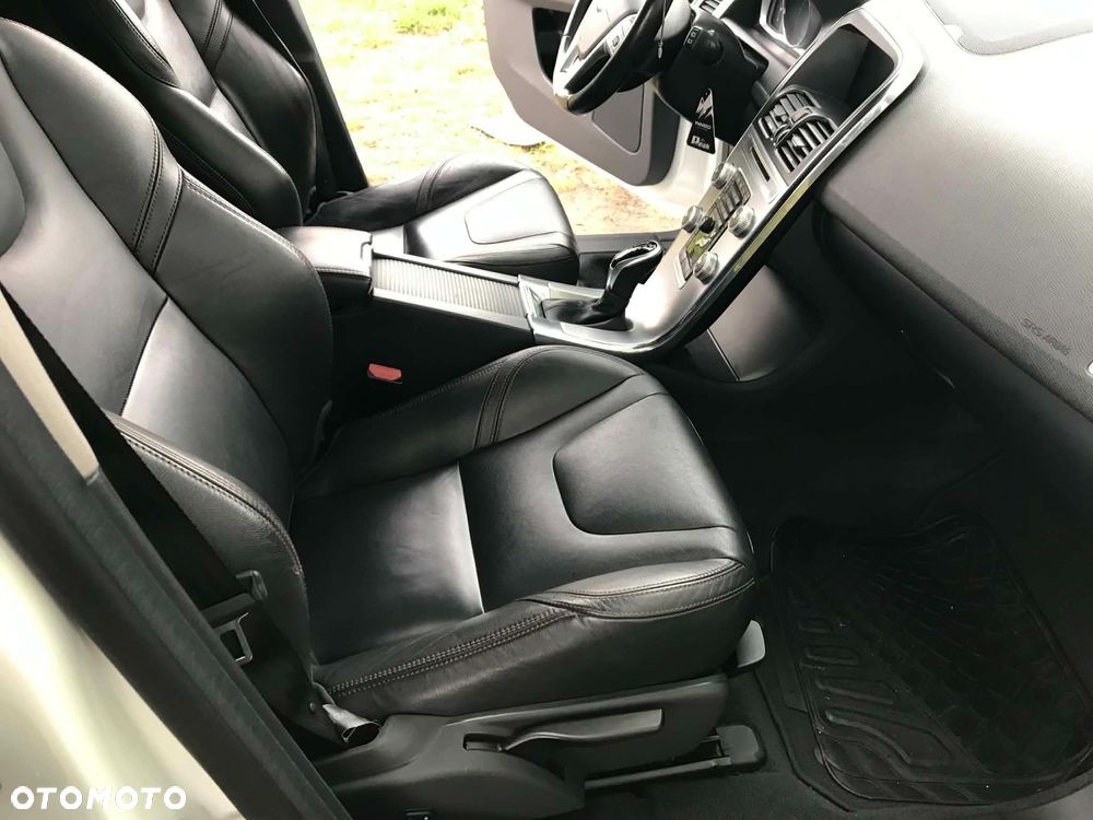 Volvo XC 60 D4 Geartronic Summum - 15