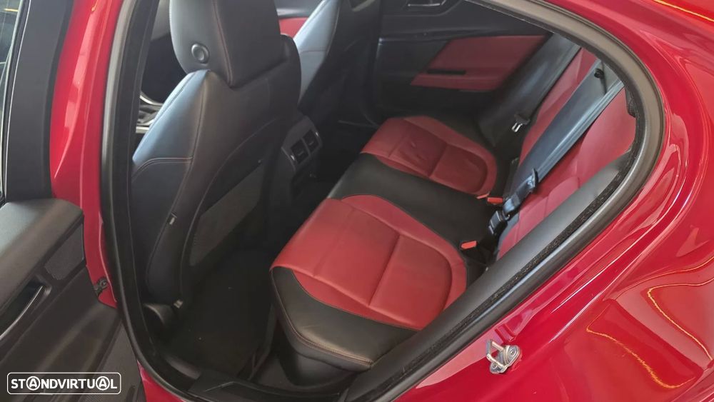 Jaguar XE 2.0 D R-Sport - 47