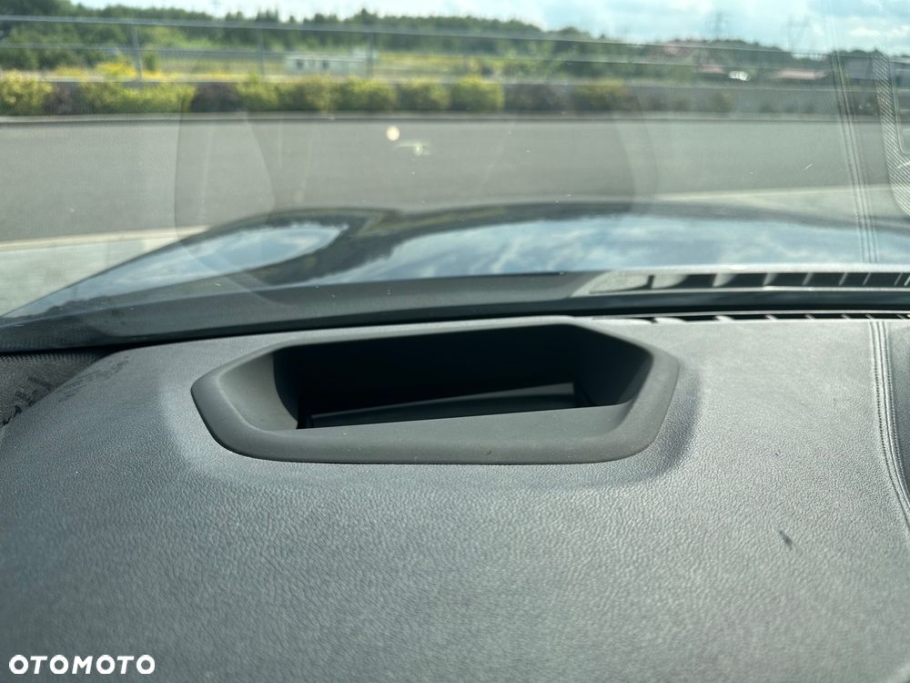 BMW Seria 5 M550i xDrive sport - 12