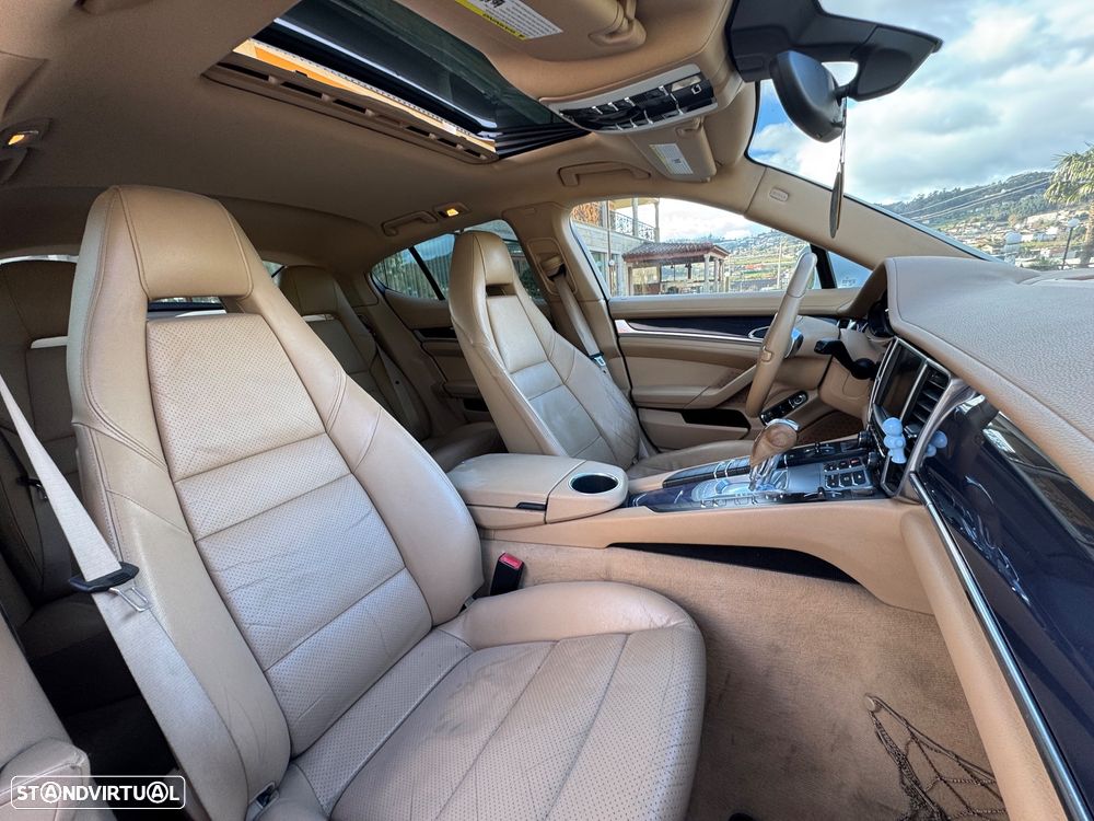 Porsche Panamera 4 PDK Platinum Edition - 12