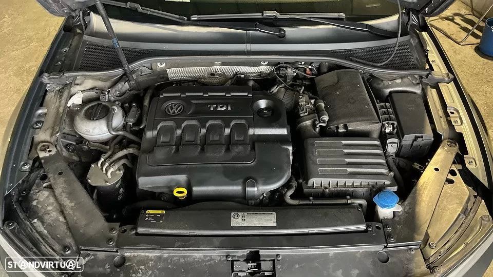 VW Passat 1.6 TDI Highline - 12