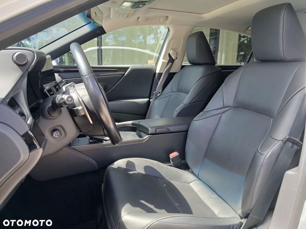 Lexus ES - 7